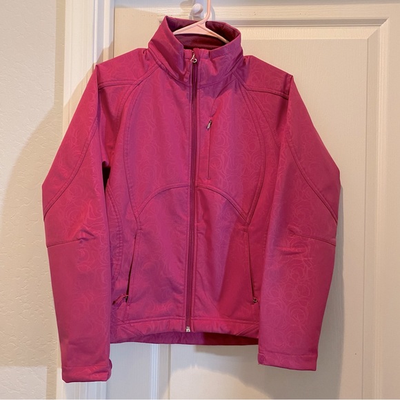 Double Diamond Ski Jacket Magenta with Embossed Blossom Pattern - Picture 2 of 8